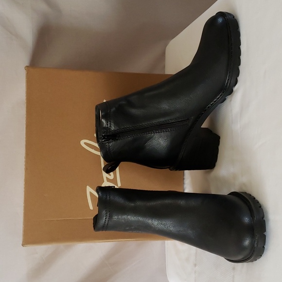 NEW Zodiac Greyson Block Heel Boot